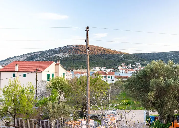 1165b Vinišće