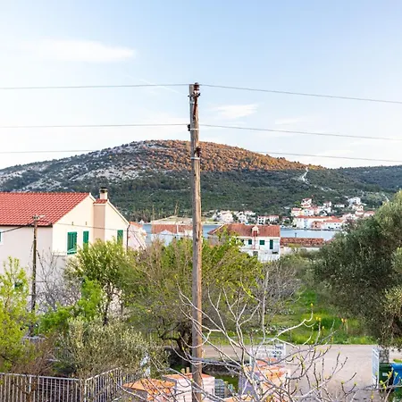 1165b Vinišće